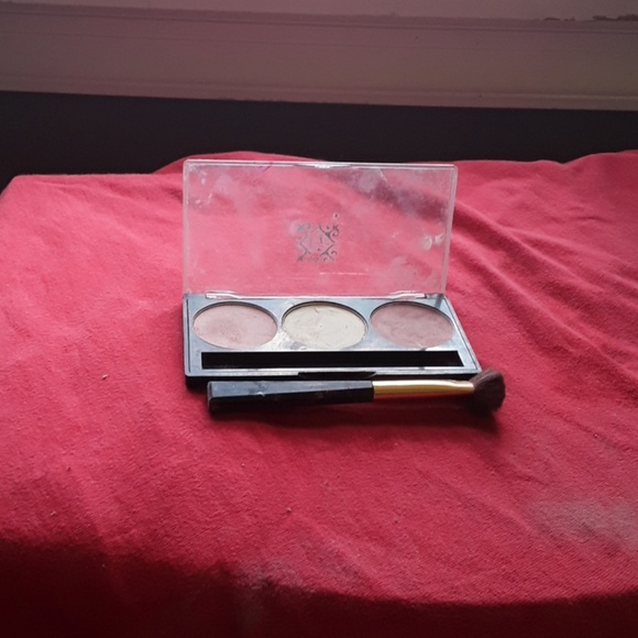 Blush - Picture 4 of 4